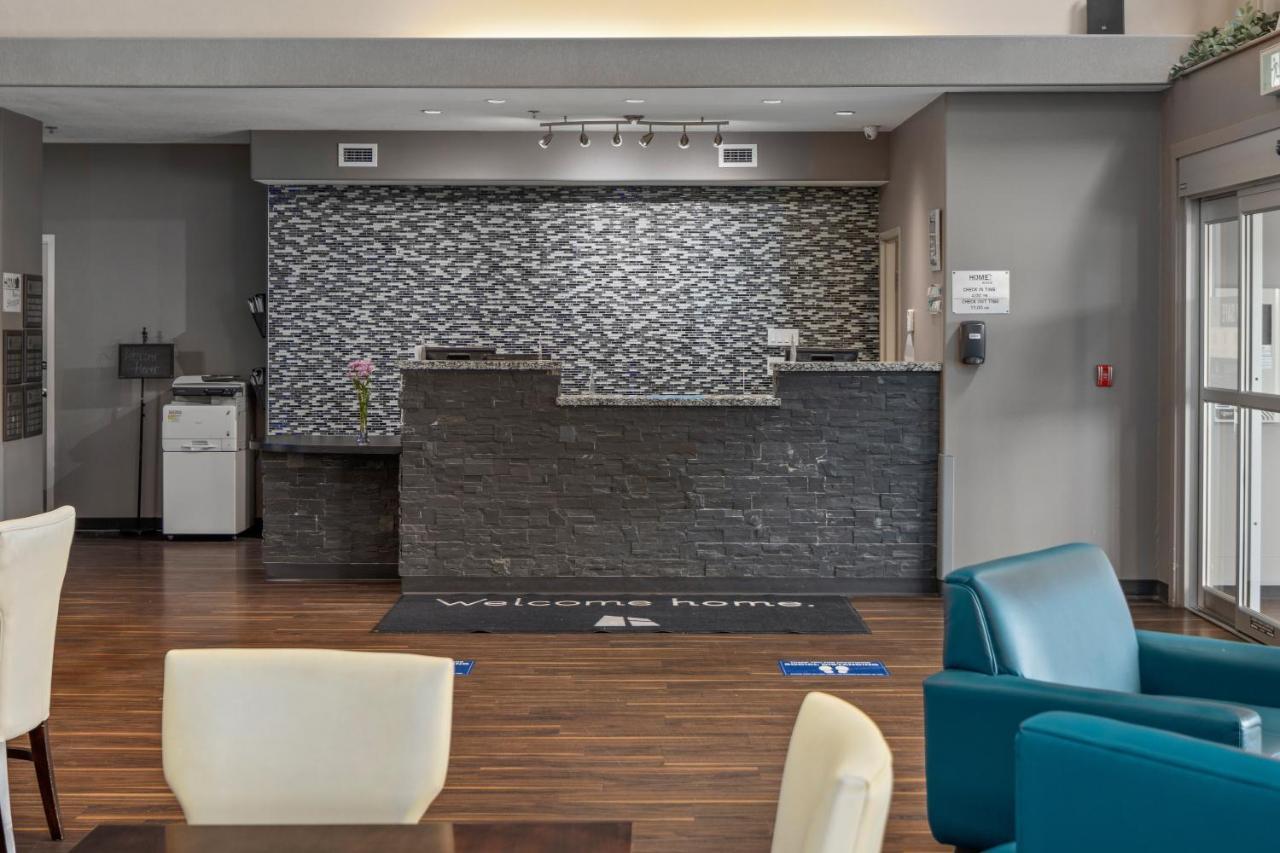 Home Inn & Suites Regina Airport Exterior photo