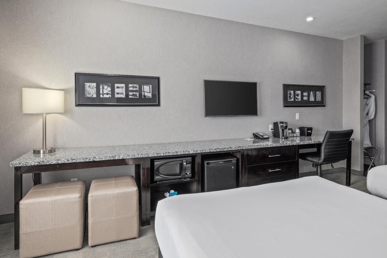 Home Inn & Suites Regina Airport Exterior photo