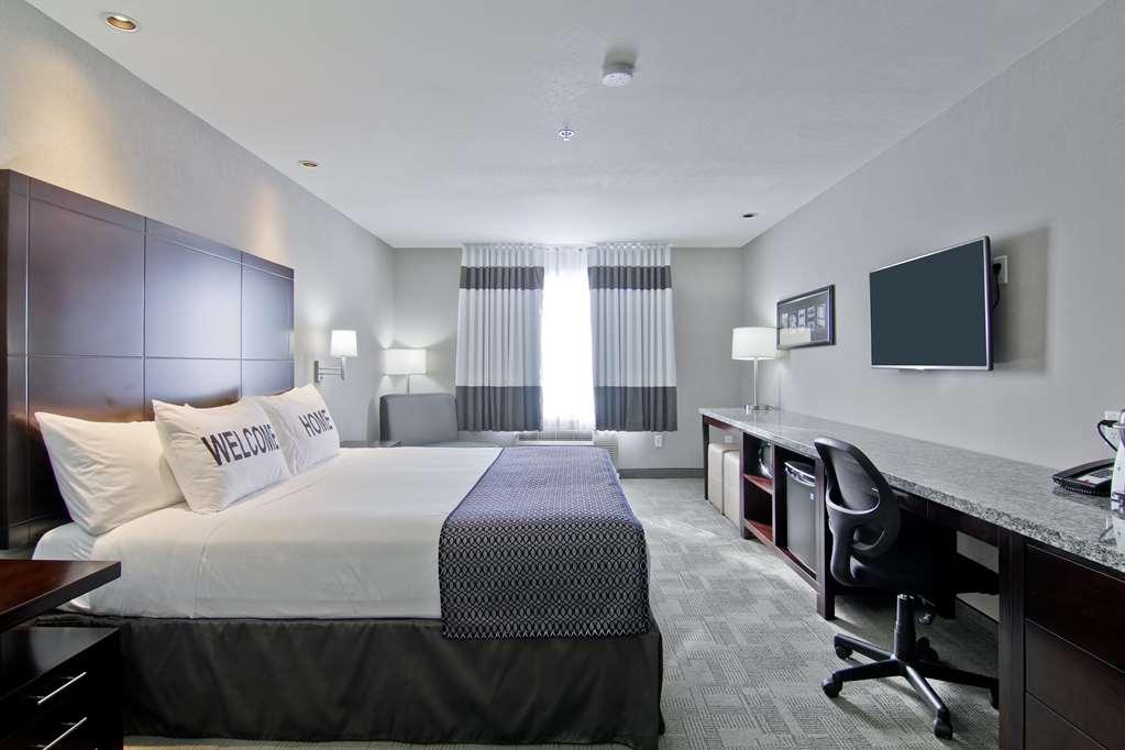 Home Inn & Suites Regina Airport Room photo