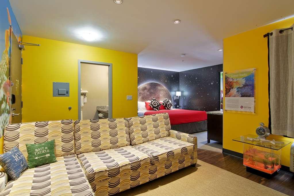 Home Inn & Suites Regina Airport Room photo