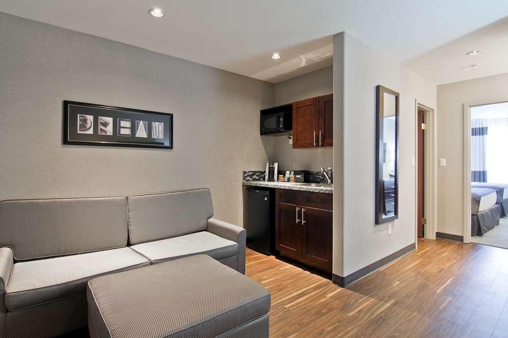 Home Inn & Suites Regina Airport Room photo